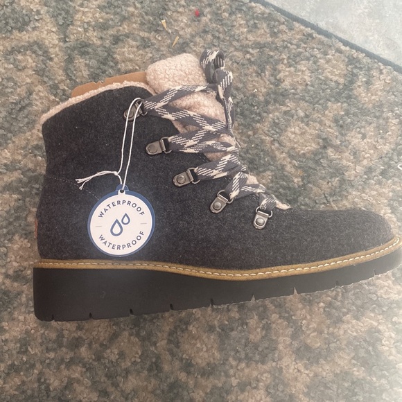 NWT winter boots - Picture 2 of 5